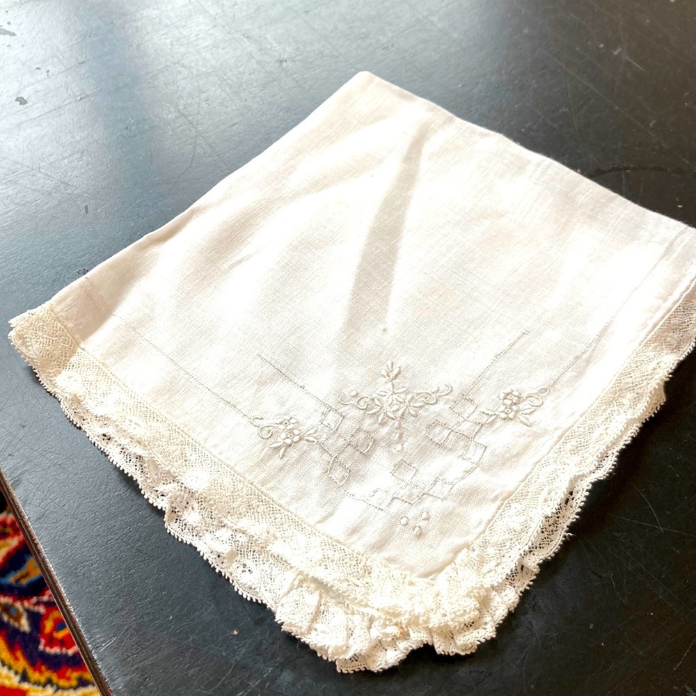 Gorgeous white linen vintage or antique hankie. Perfect for a wedding